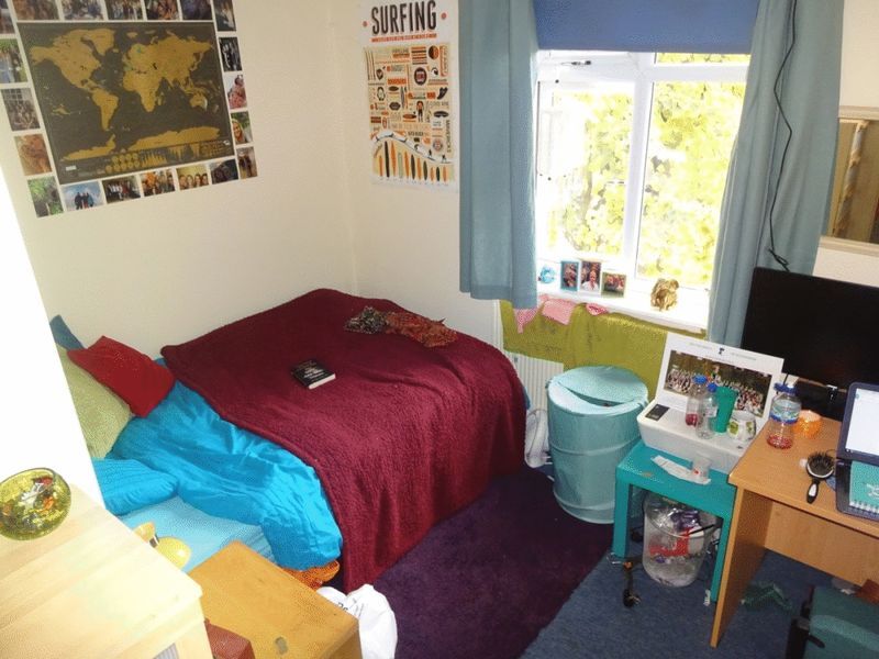 Property photo 3 of 9 Photo 4