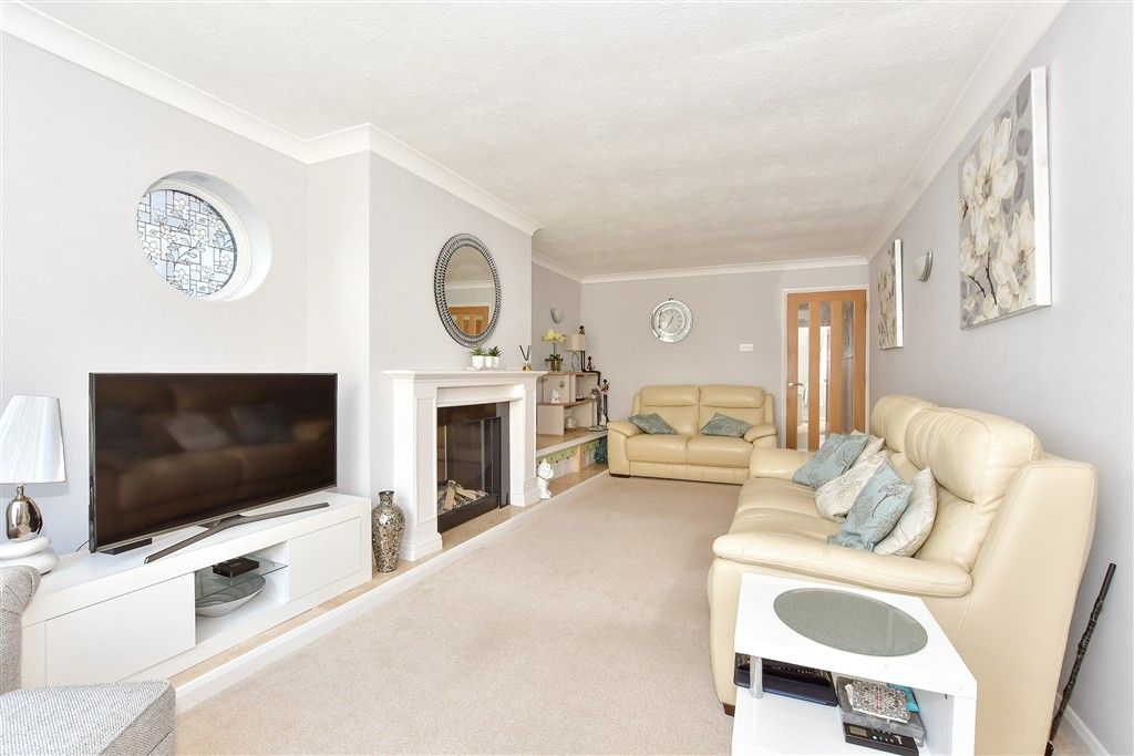 Property photo 1 of 14 Lounge