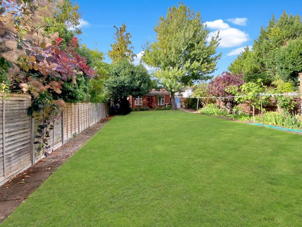 Additional image 13 of 4 bed detached house for saleGreenhill Avenue, Luton, Bedfordshire LU2