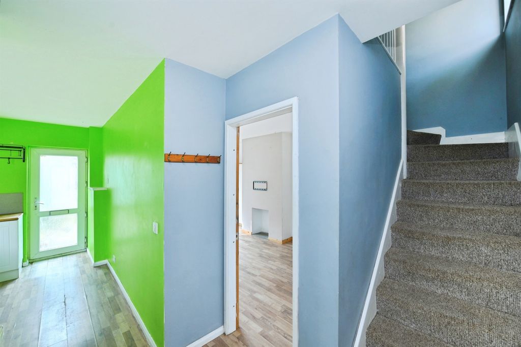 Property photo 2 of 25