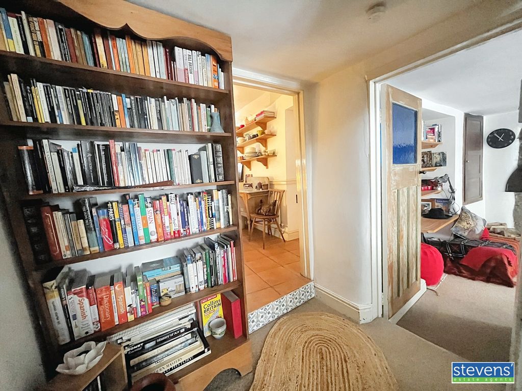 Property photo 3 of 33 Image00018