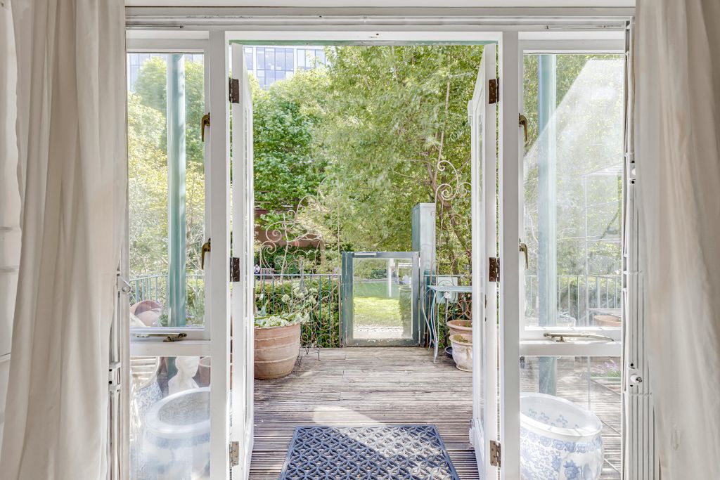 Property photo 3 of 12 Double Doors To Terrace