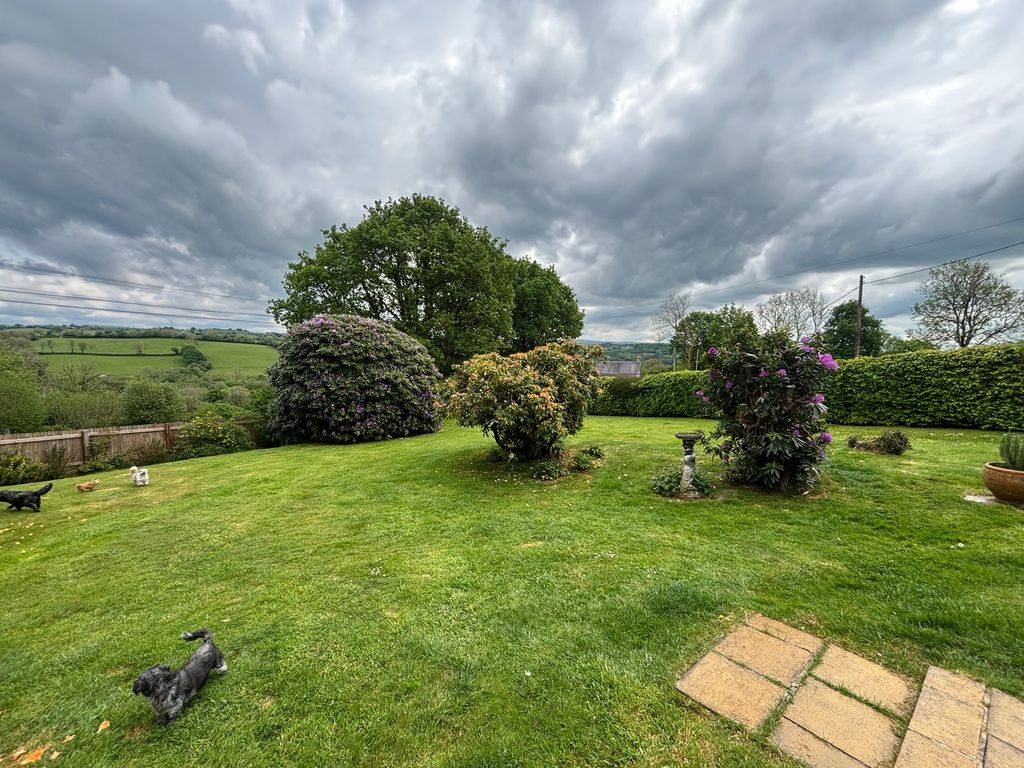 Property photo 3 of 33