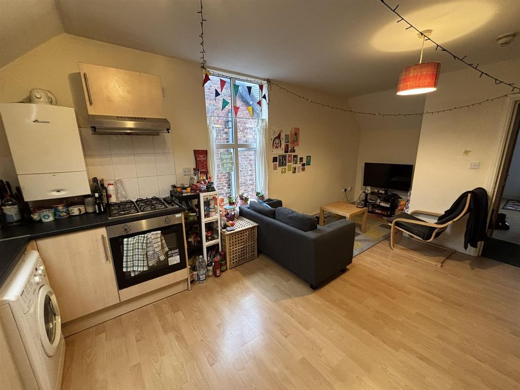 Property photo 3 of 13 Lounge Kitchen