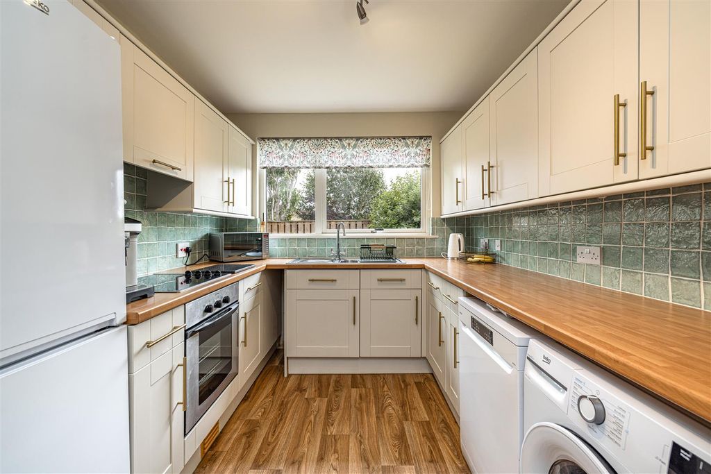 Property photo 3 of 22 3 St Aidens Park St Boswells 10.Jpg