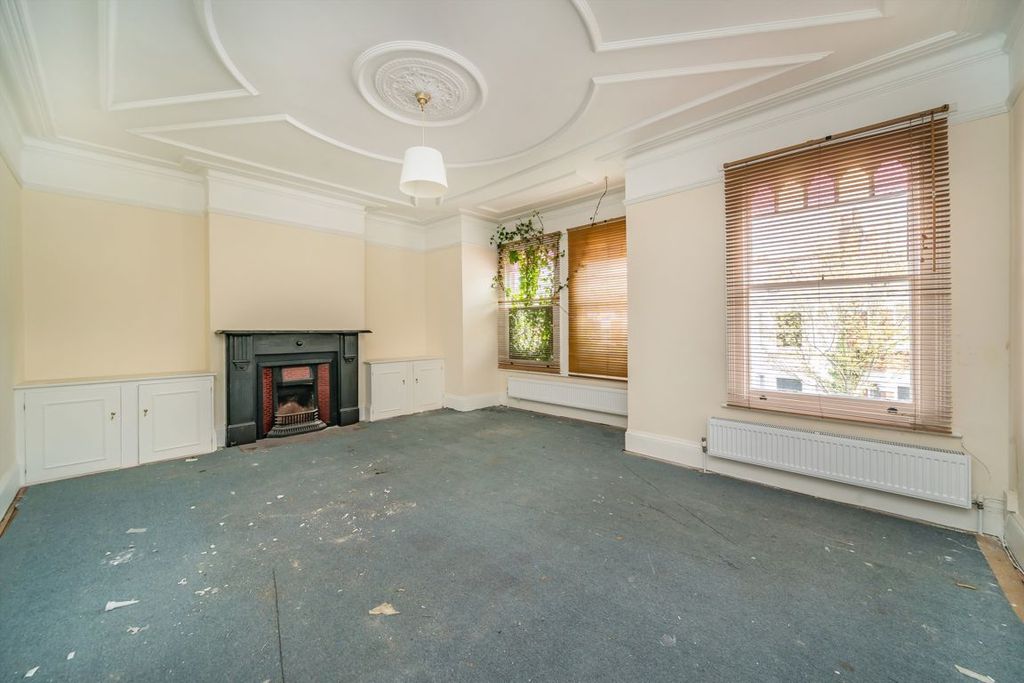 Property photo 2 of 8