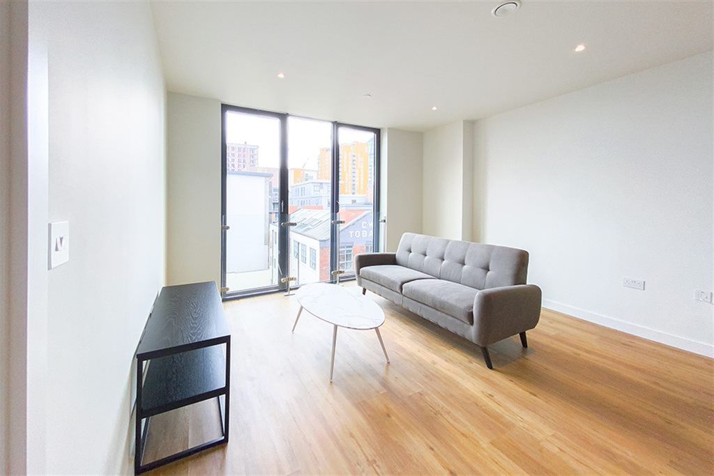 Property photo 2 of 15 (Main)