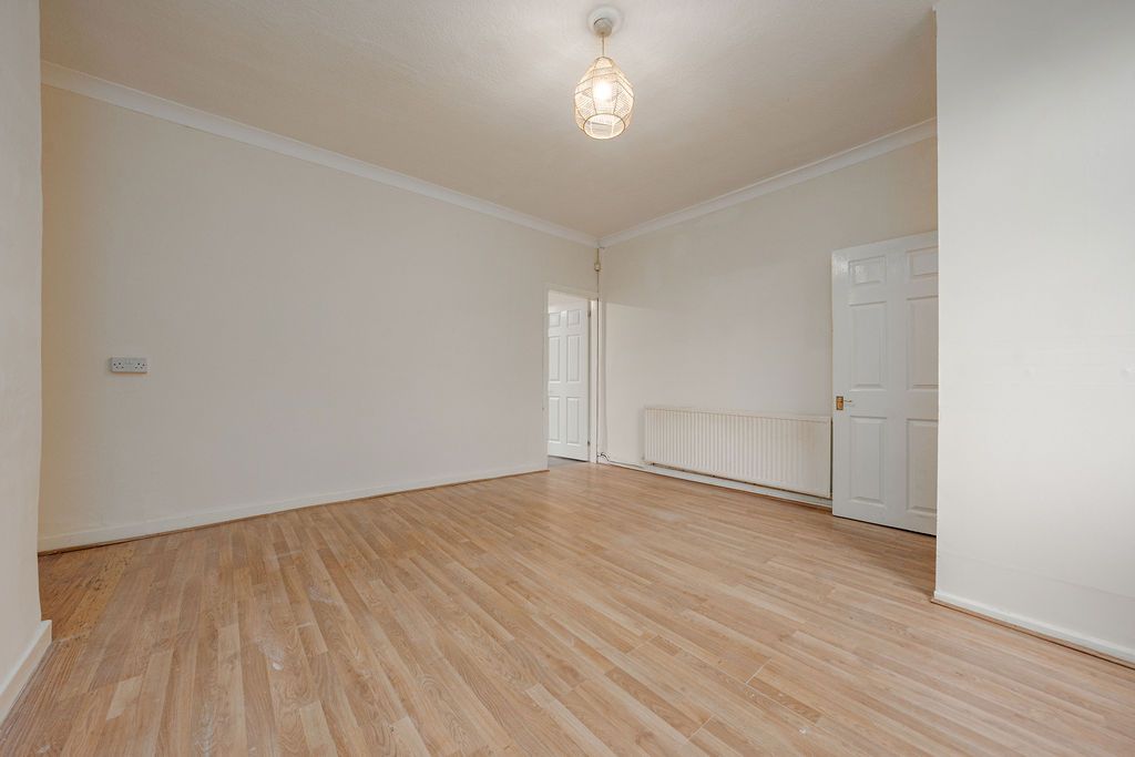 Property photo 3 of 15 Lounge 2