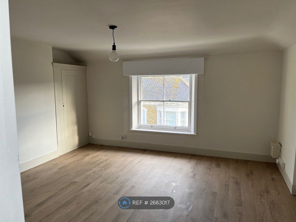 Property photo 2 of 6 Lounge