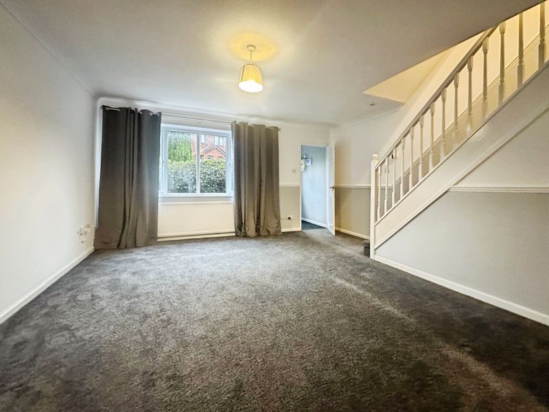 Property photo 3 of 11 Lounge