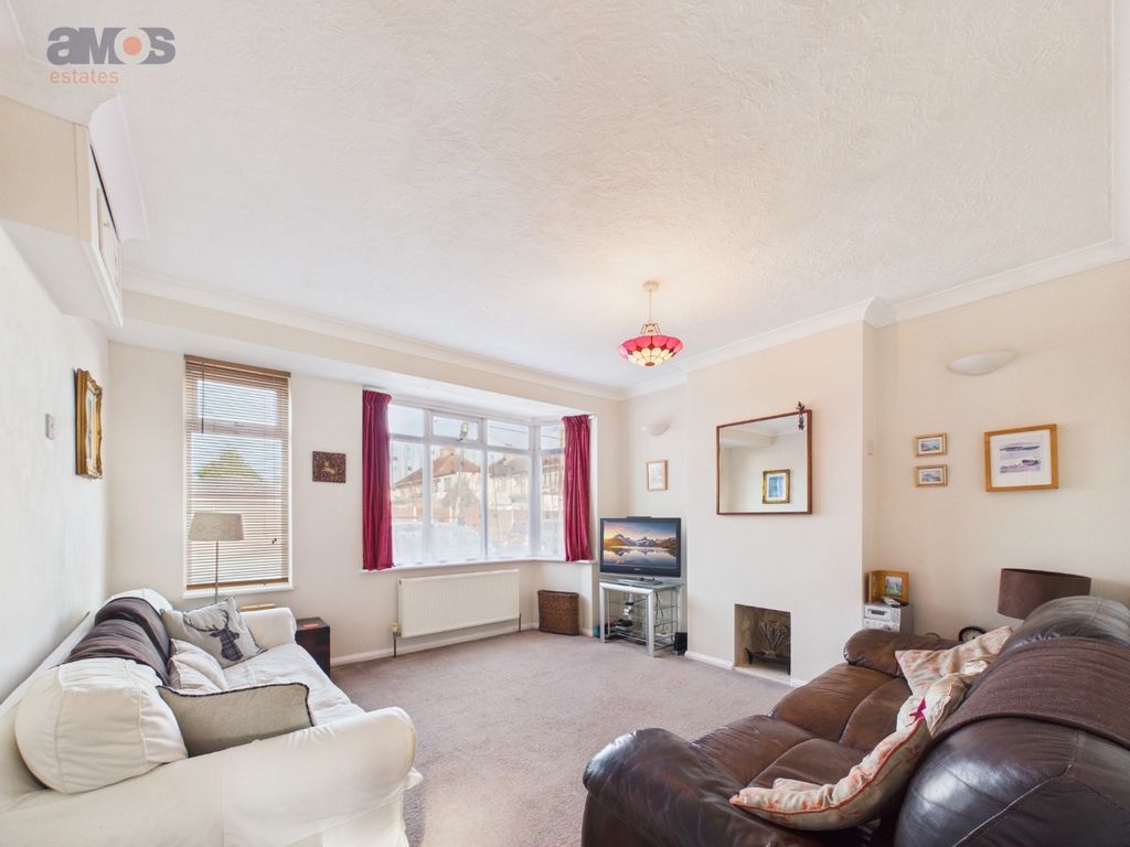 Property photo 3 of 17 4822487