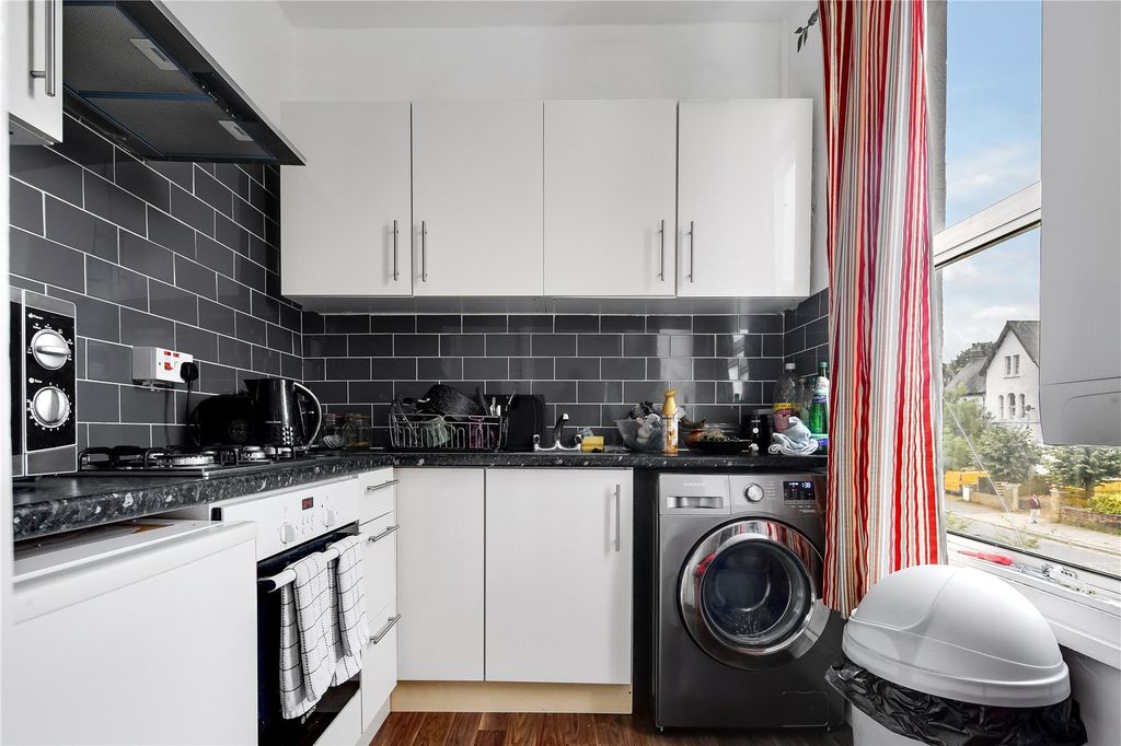 Property photo 2 of 6 Kitchen