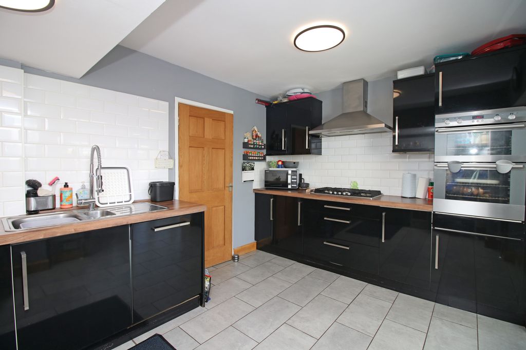 Property photo 3 of 24
