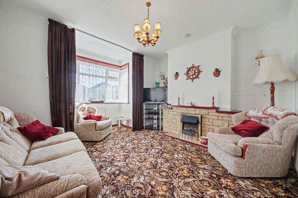 Property photo 2 of 18