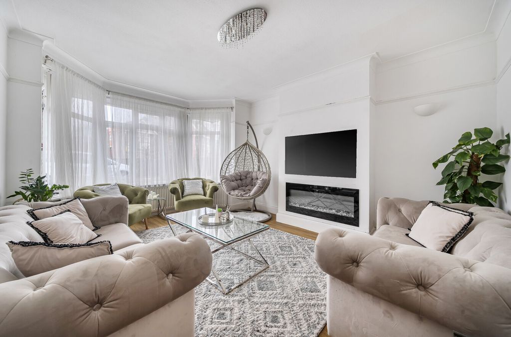 Property photo 2 of 21 1403511-24-697226...