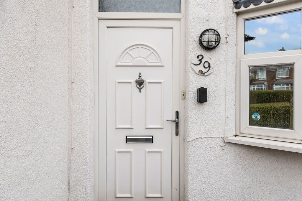 Property photo 2 of 31