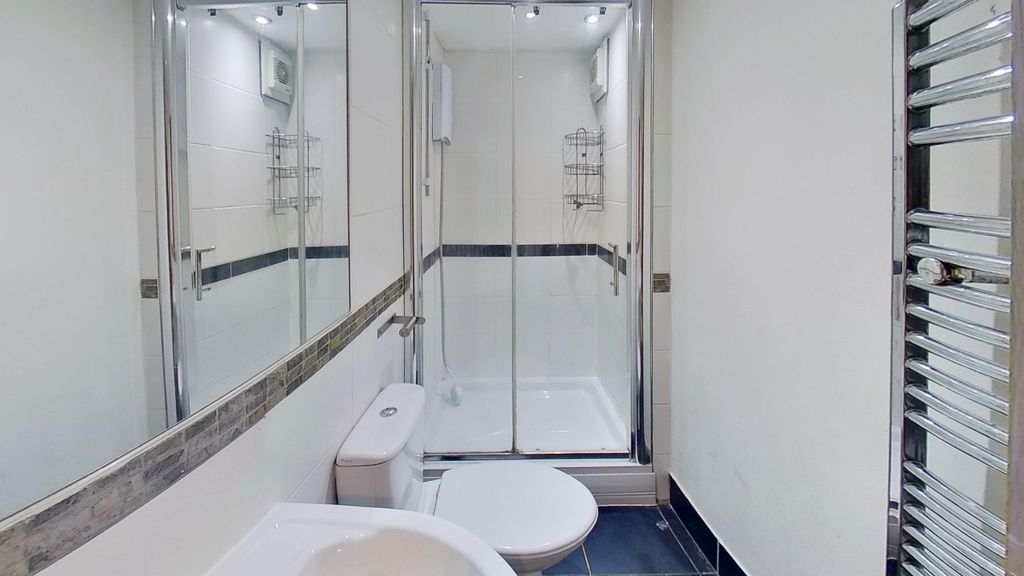 Property photo 3 of 8 Graham-Street-Bathroom.Jpg