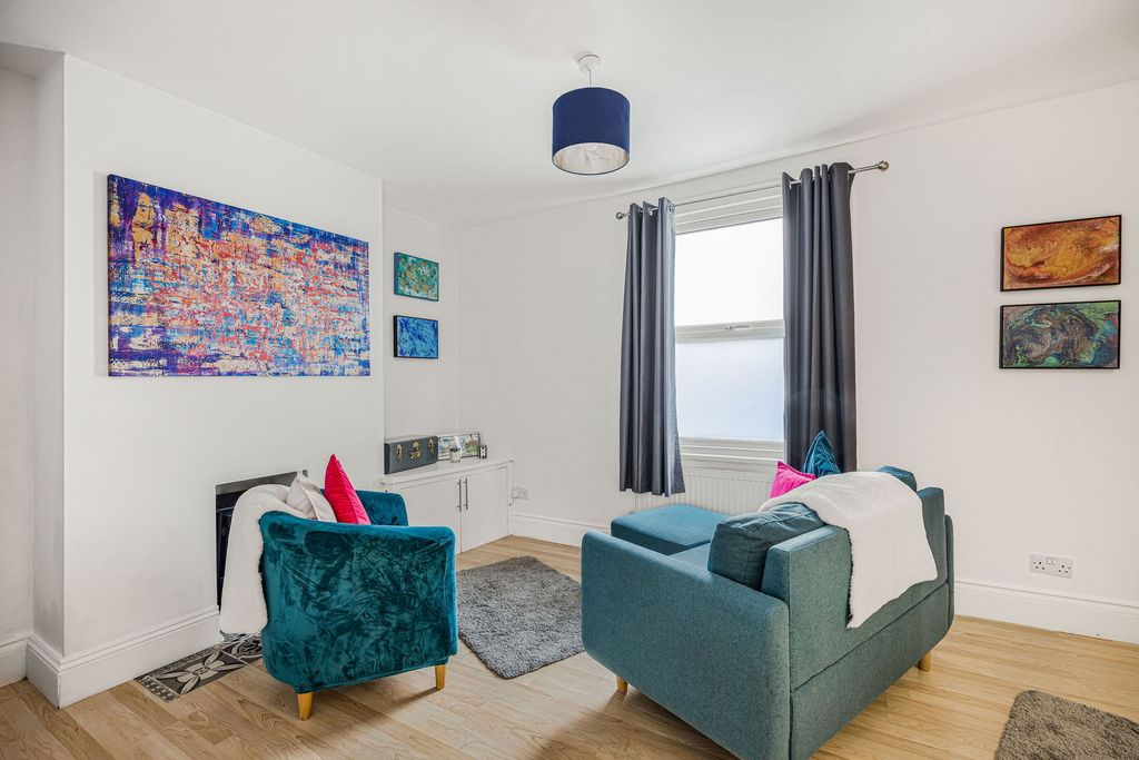 Property photo 3 of 12