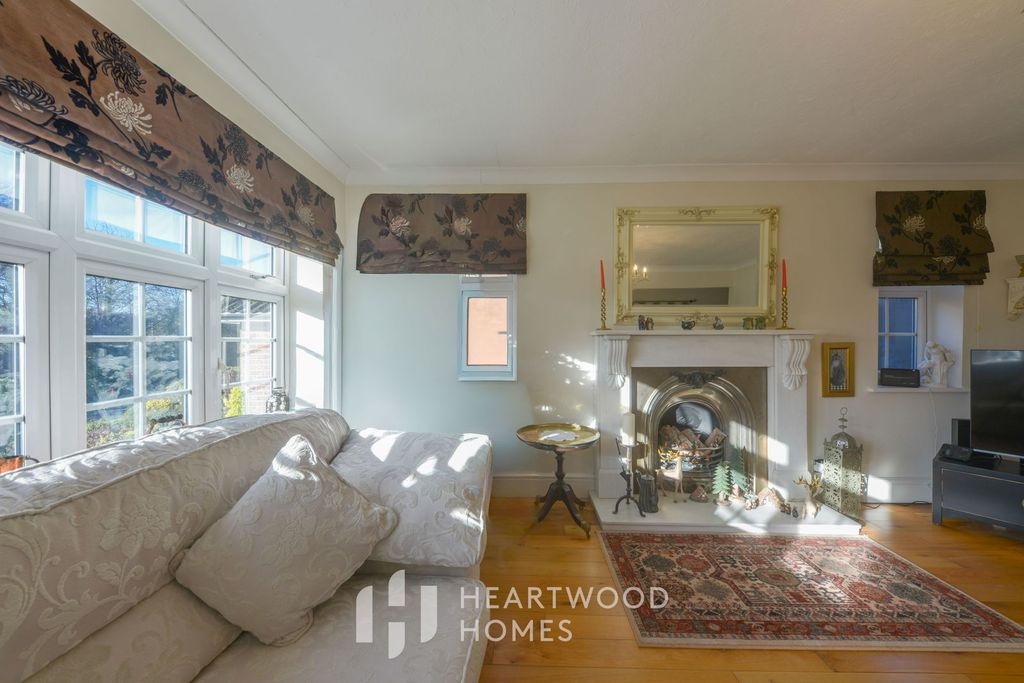 Property photo 2 of 20