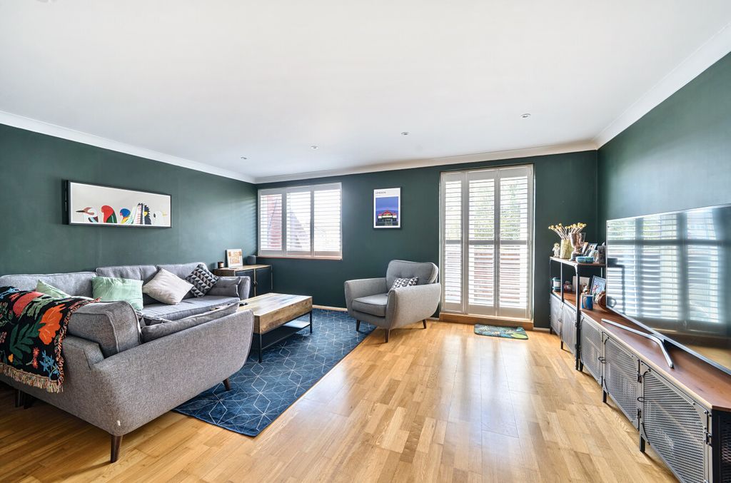 Property photo 2 of 11 1327679-11-687E65...
