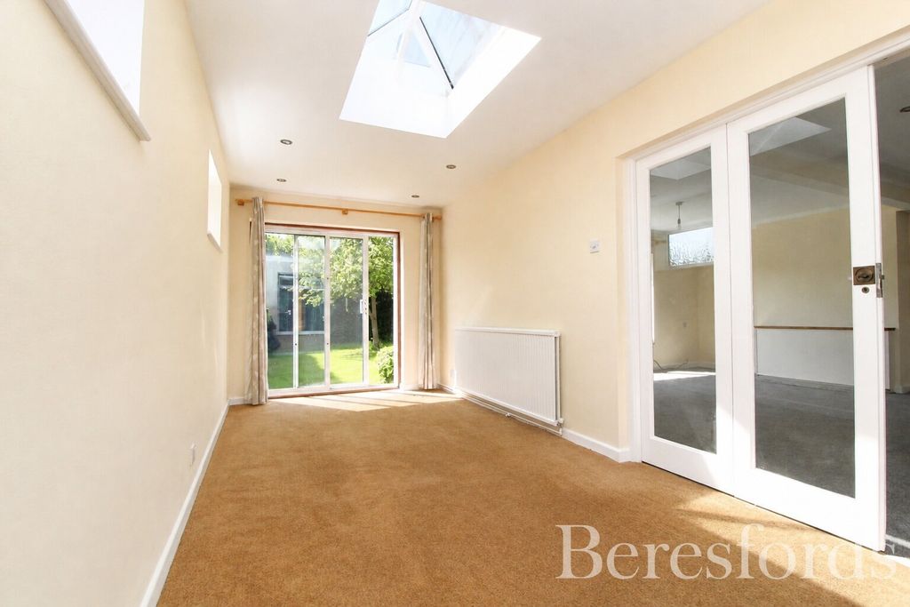 Property photo 3 of 11 Dining Room