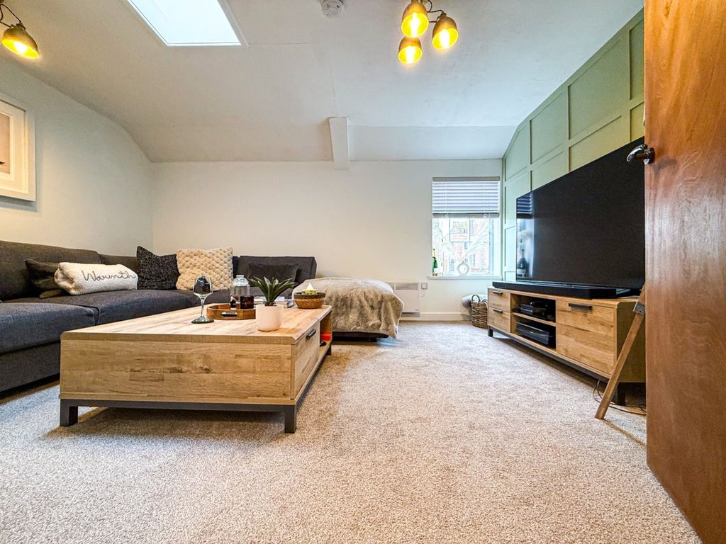 Property photo 3 of 11 4884785