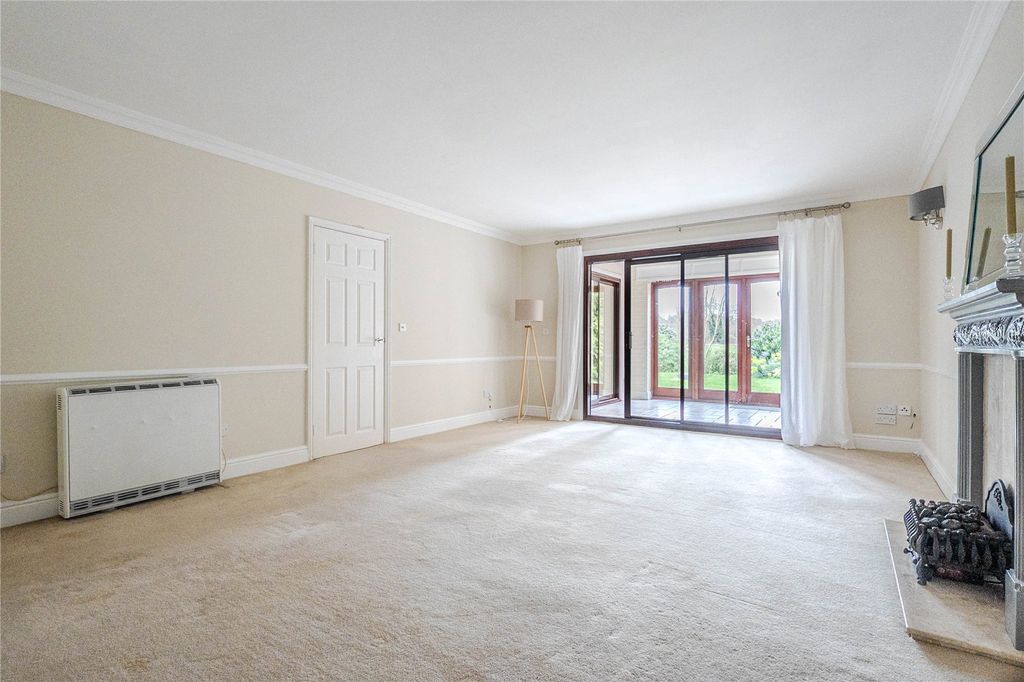 Property photo 2 of 22 Lounge