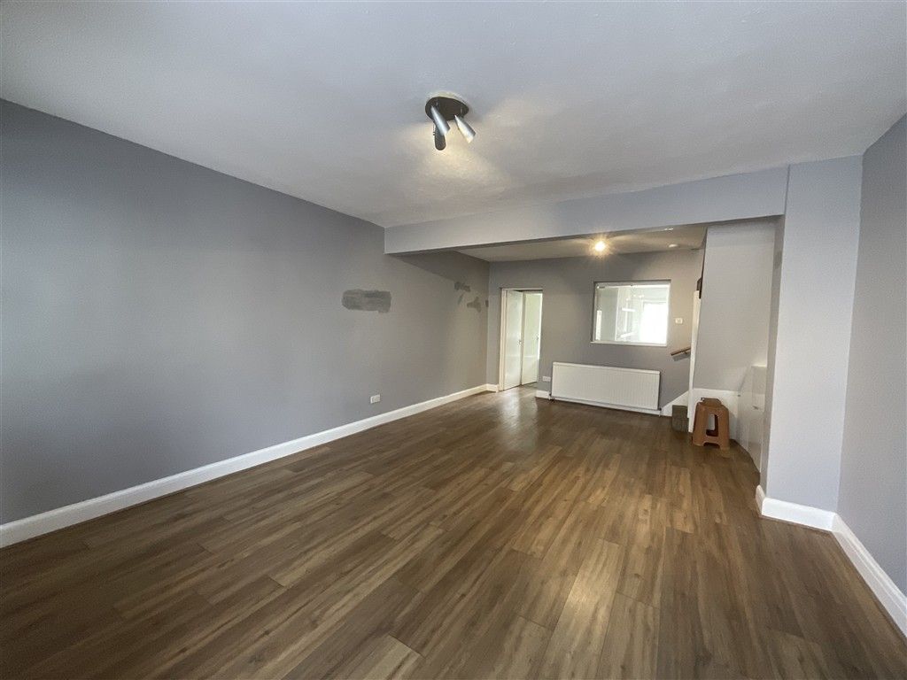 Property photo 2 of 6 Lounge