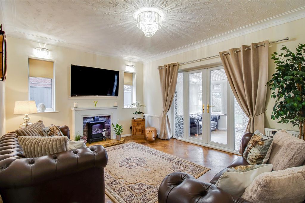 Property photo 3 of 14 Living Room