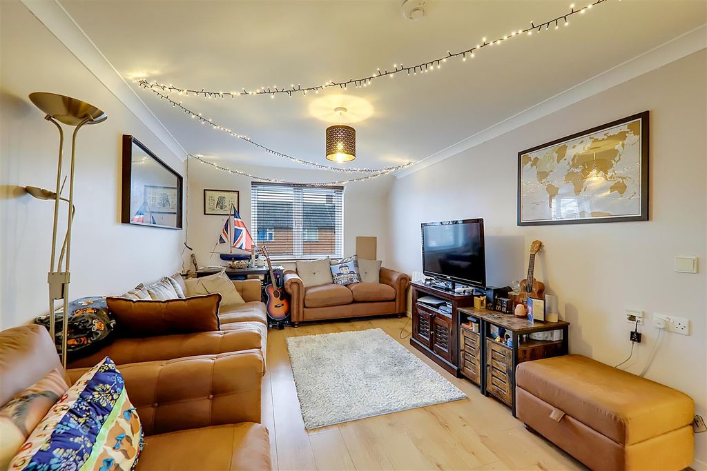 Property photo 2 of 9 Img_6841-Img_6843.Jpg