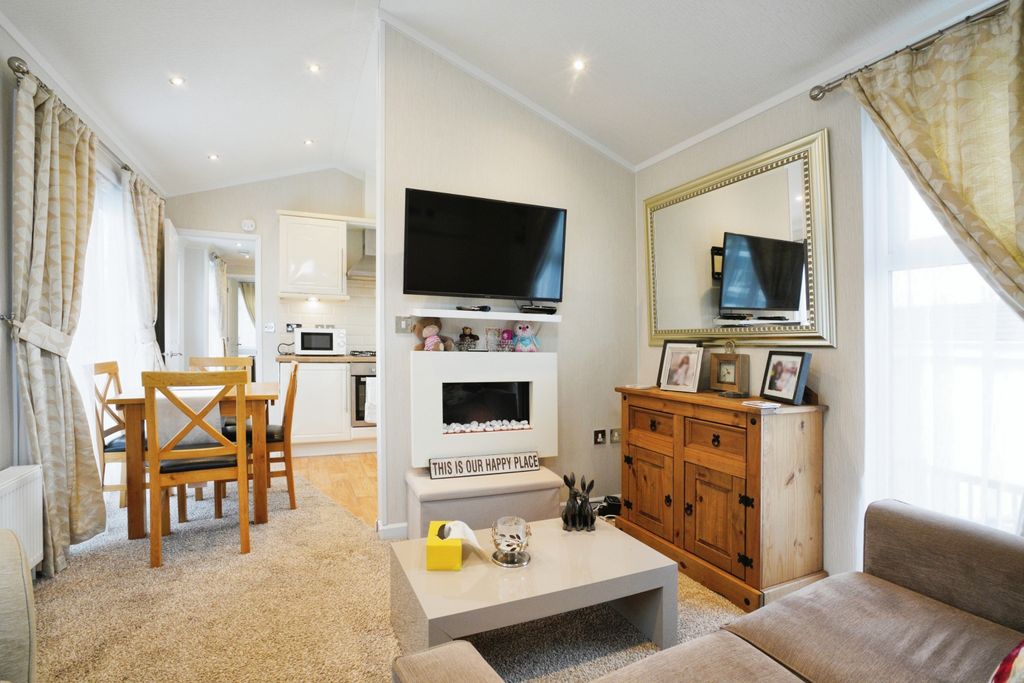 Property photo 2 of 17 Photography