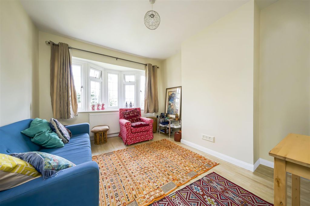 Property photo 3 of 9 3