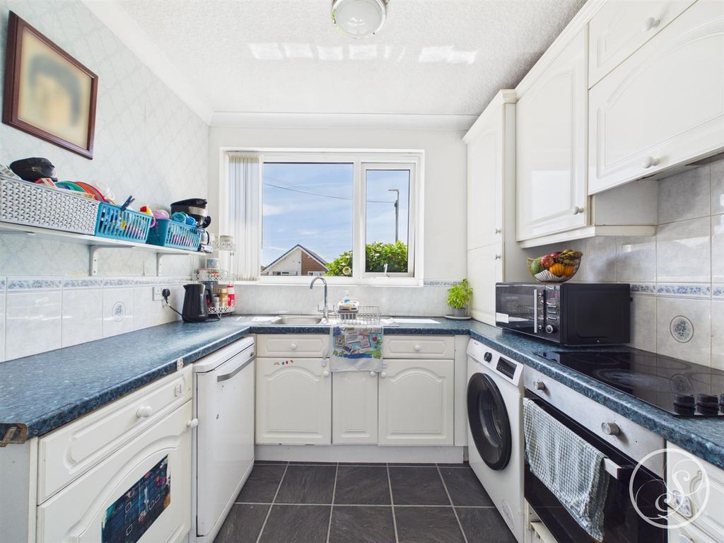Property photo 2 of 16 Kitchen