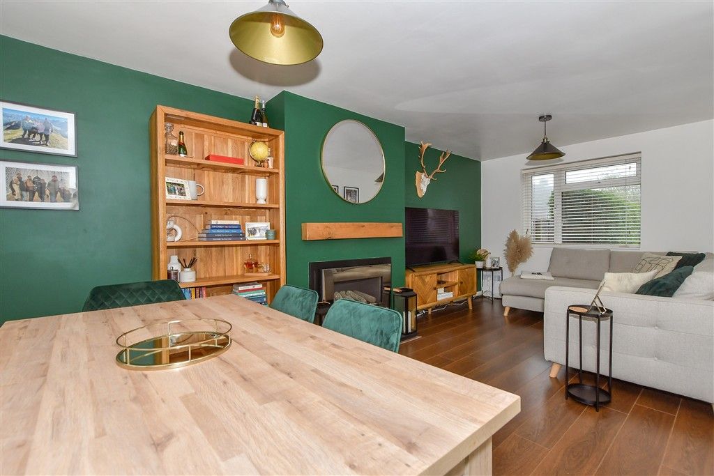 Property photo 1 of 9 Lounge/Diner