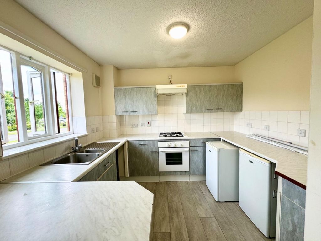 Property photo 2 of 6 Kitchen