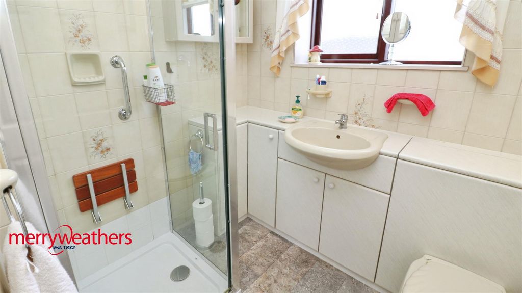 Property photo 3 of 19 Shower Room