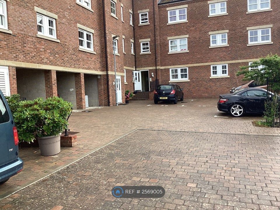 Property photo 1 of 14 Courtyard