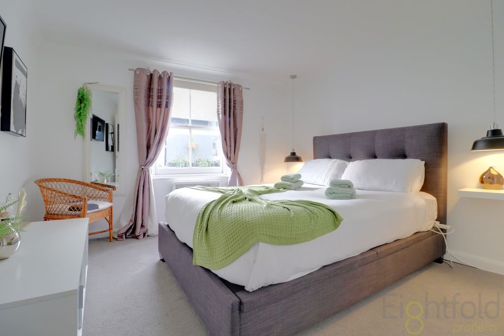 Property photo 3 of 17 Bedroom 1