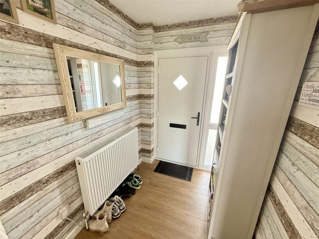 Property photo 3 of 36 Front Entrance Hall