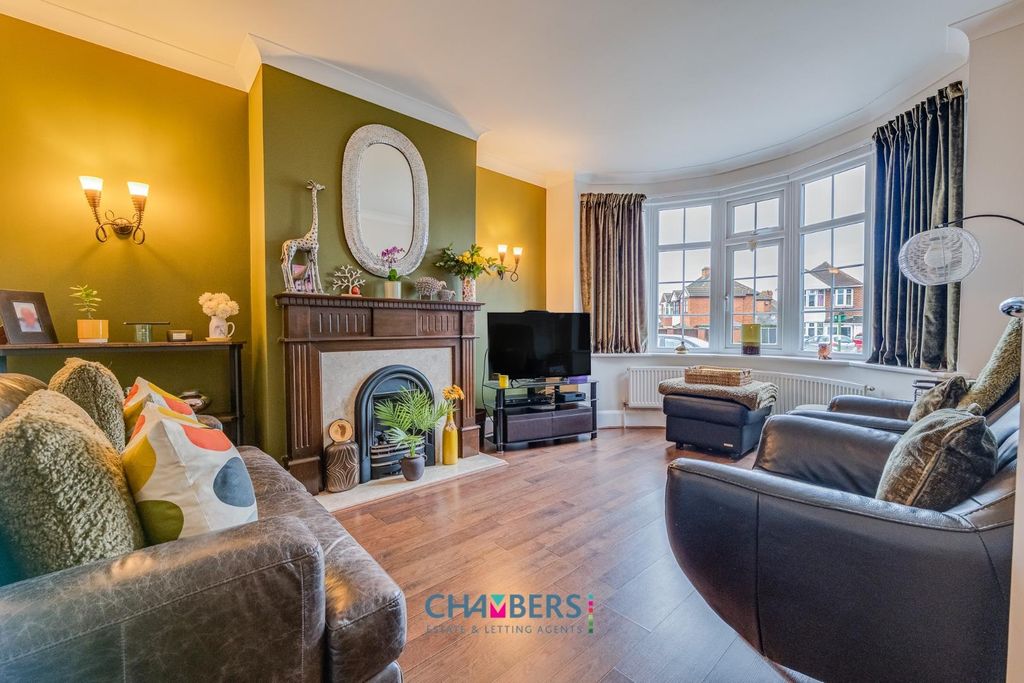 Property photo 3 of 49 Lounge