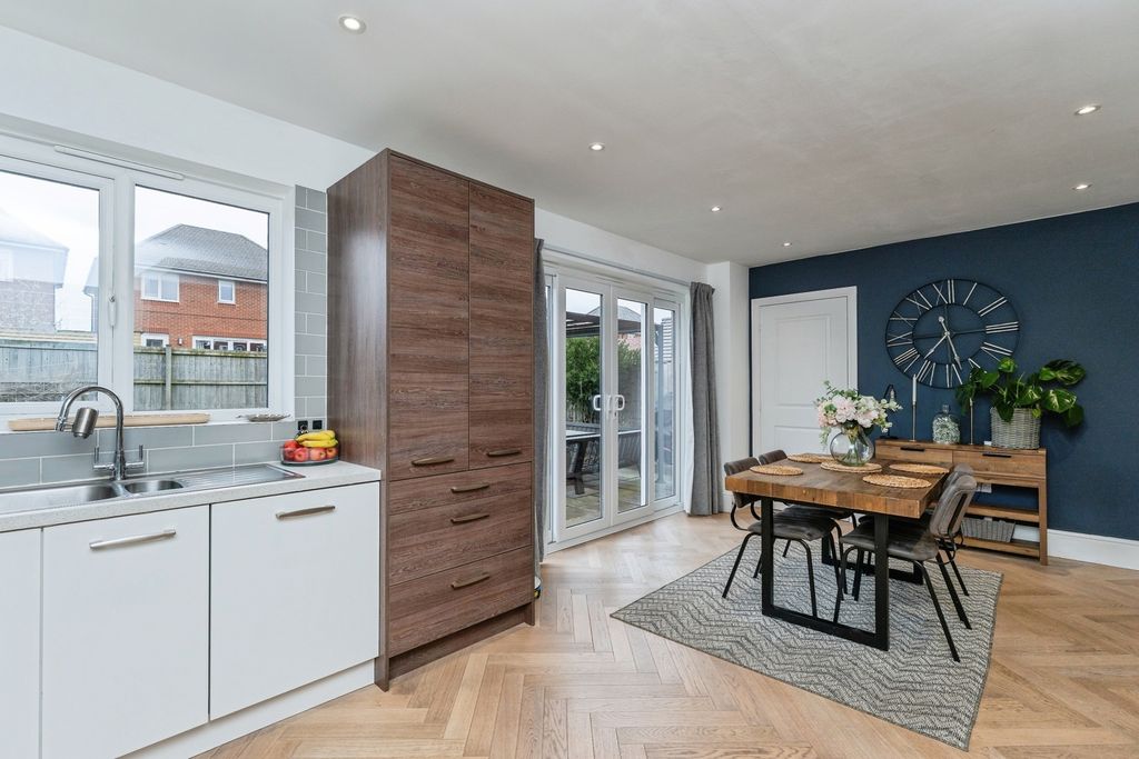 Property photo 2 of 30 Pbox-Img.Jpg