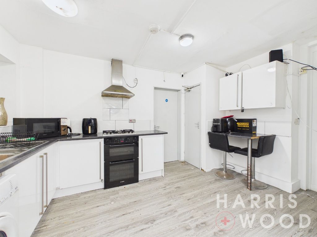 Property photo 2 of 15 4983721