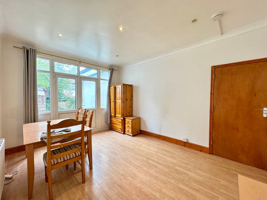 Property photo 2 of 35