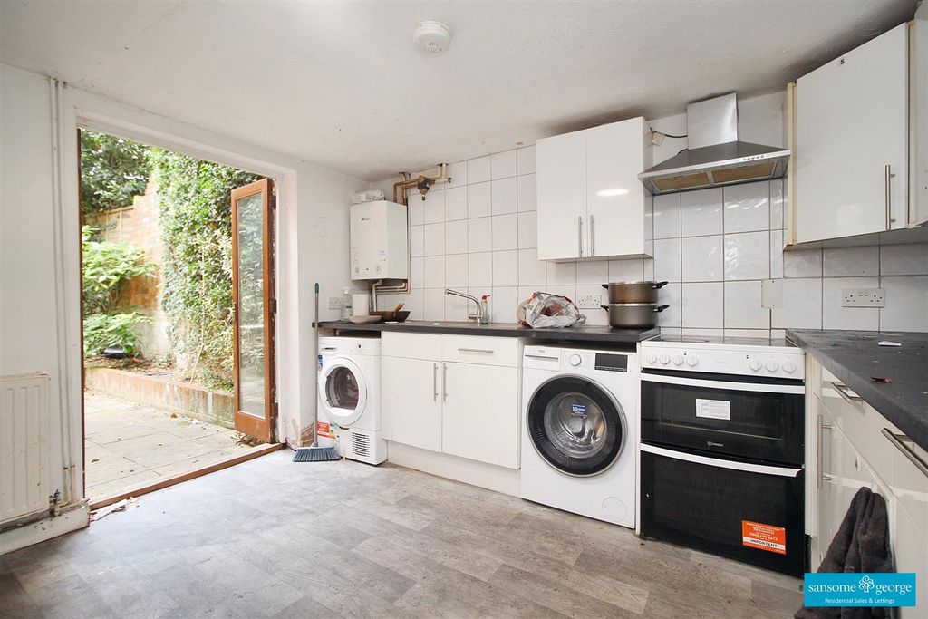 Property photo 3 of 22 Kitchen