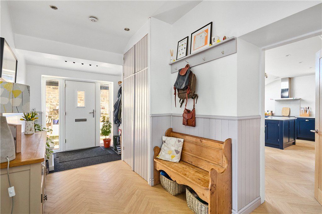 Property photo 3 of 27 Entrance