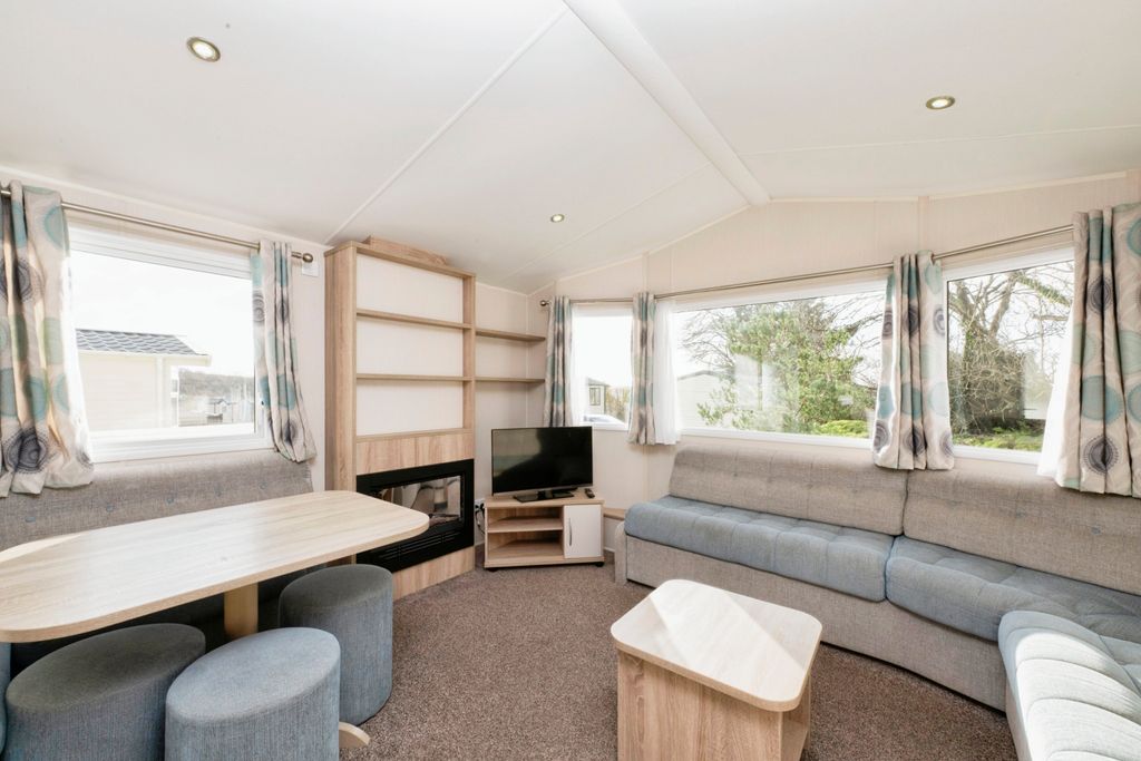Property photo 2 of 17 Open Plan