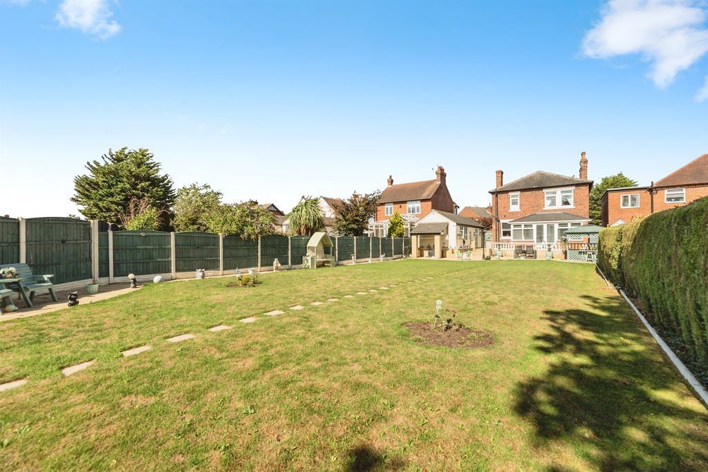 Property photo 2 of 18