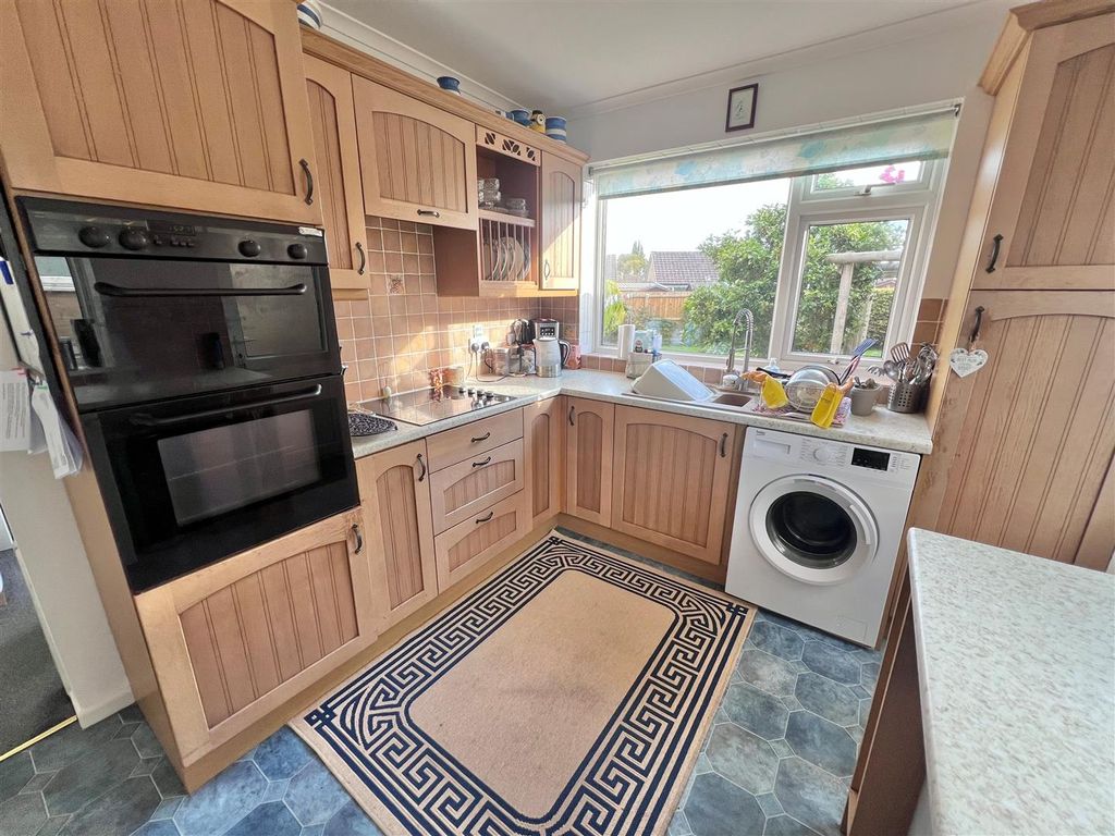 Property photo 2 of 13 Kitchen 2.Jpg