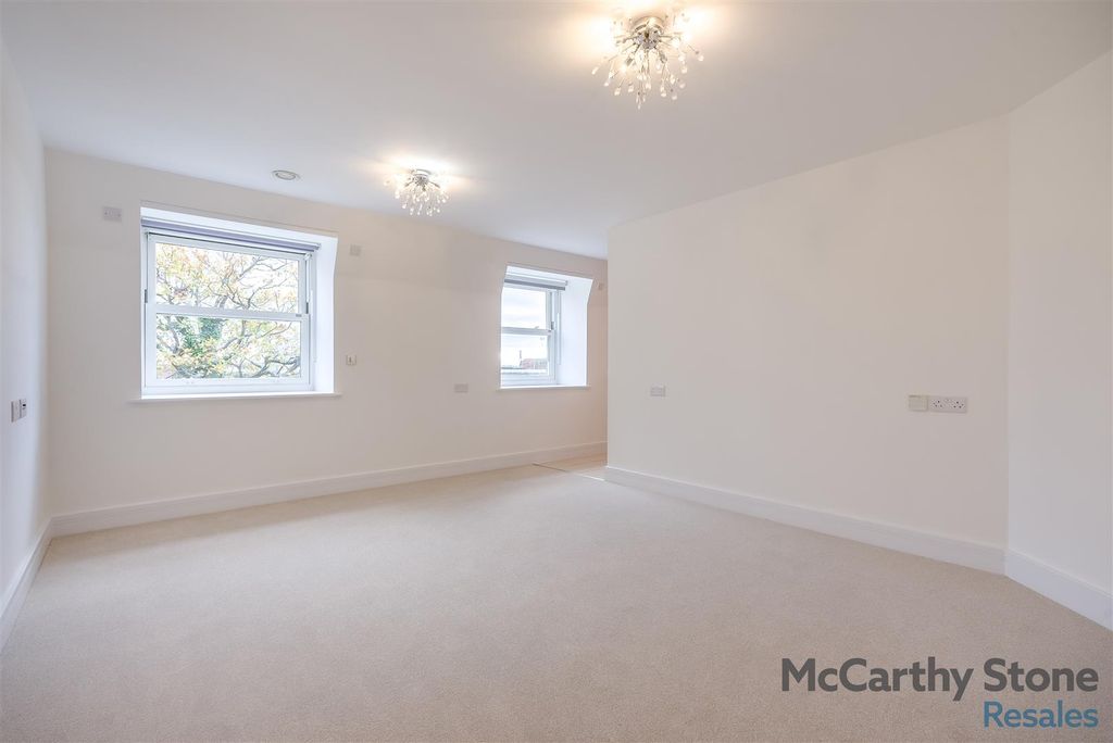 Property photo 2 of 26 8671546-Interior05.Jpg