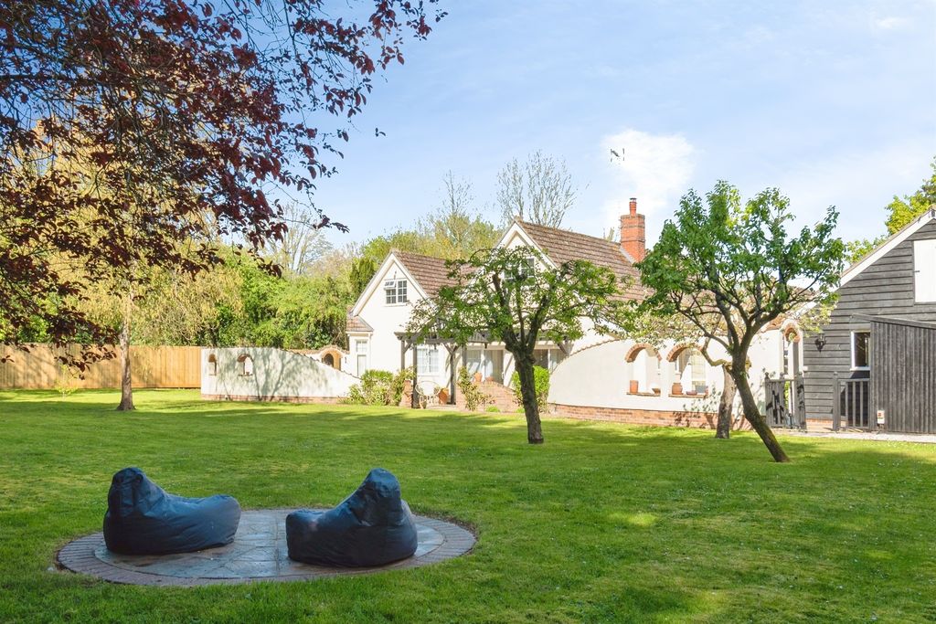 Property photo 2 of 21